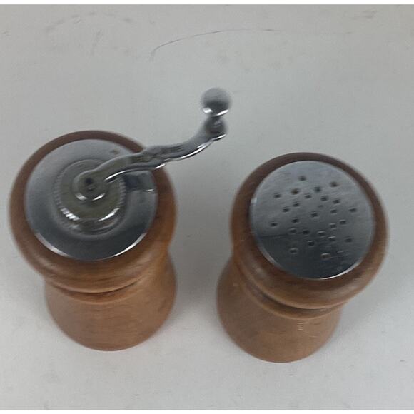 Vintage Wooden Salt & Pepper Grinder Shaker Set 3.5” Tall MCM Retro JAPAN - Picture 2 of 5